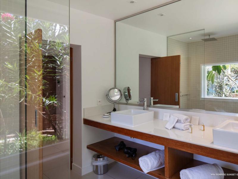 Sunrise-Sunset Villa , Point Milou  