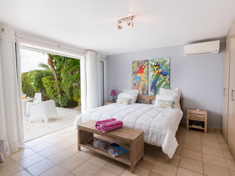 Blue Sailing , Happy Bay  