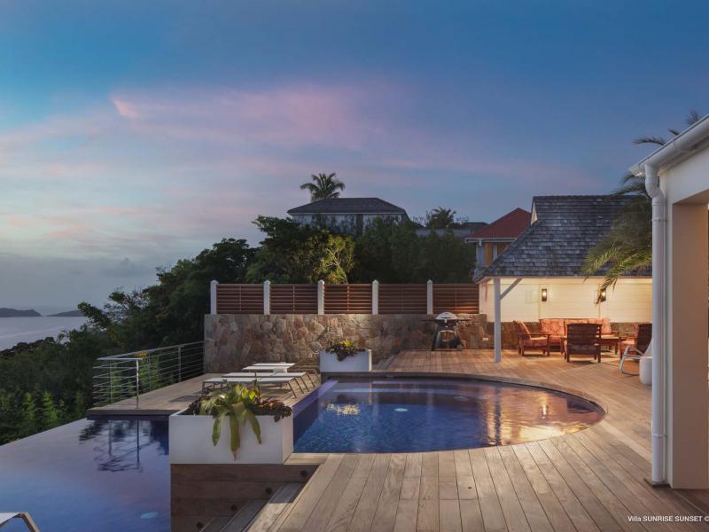 Sunrise-Sunset Villa , Point Milou  