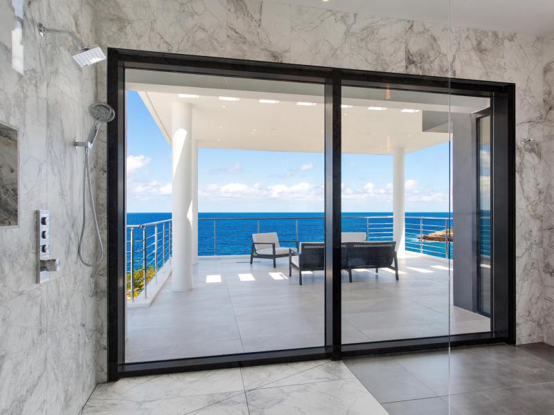 Le Rêve Bleu , Little Bay  