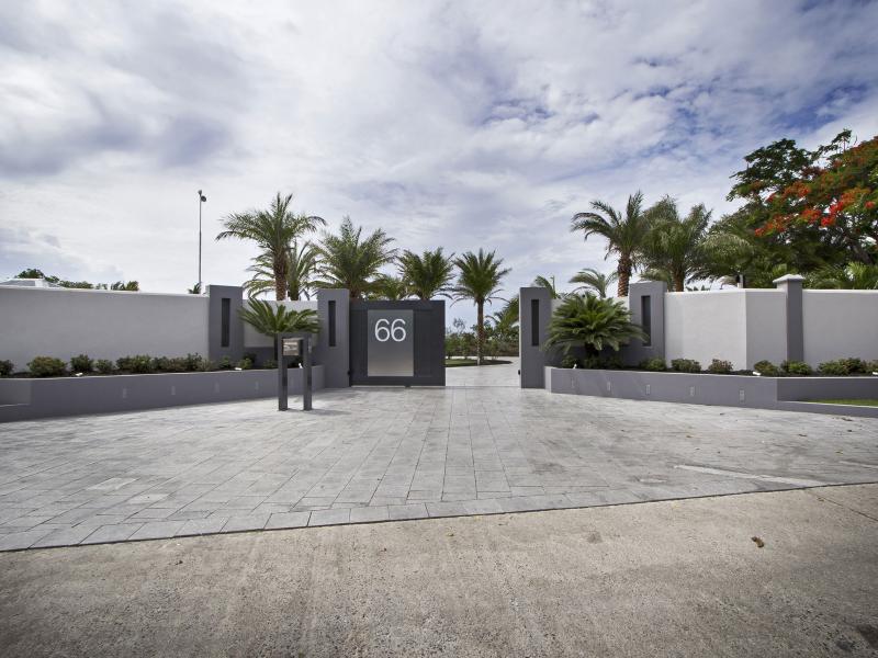 C'est La Vie, Terres Basses , Terres Basses  