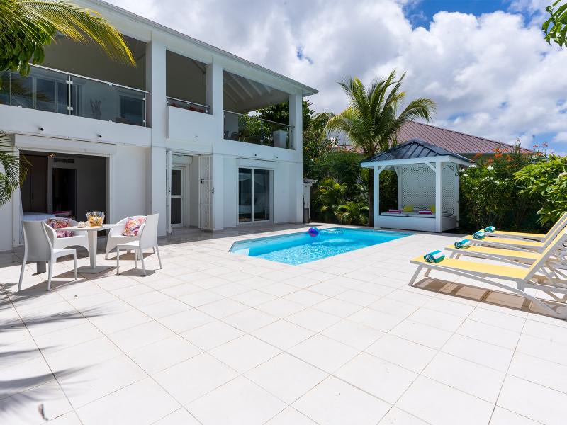 Blue Sailing , Happy Bay  