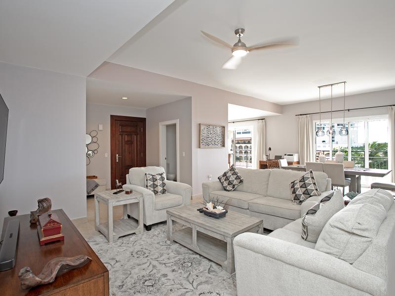 Sea Breeze , Cupecoy  