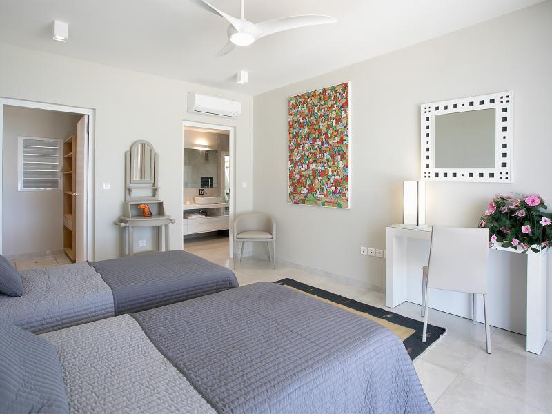 Ecume des Jours  , Terres Basses  