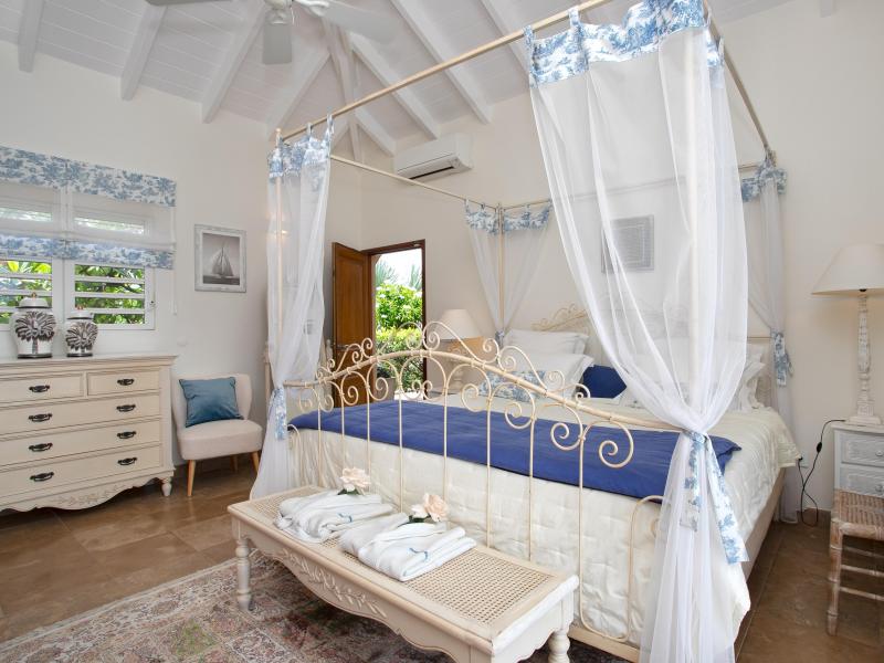 Dream in Blue , Happy Bay  