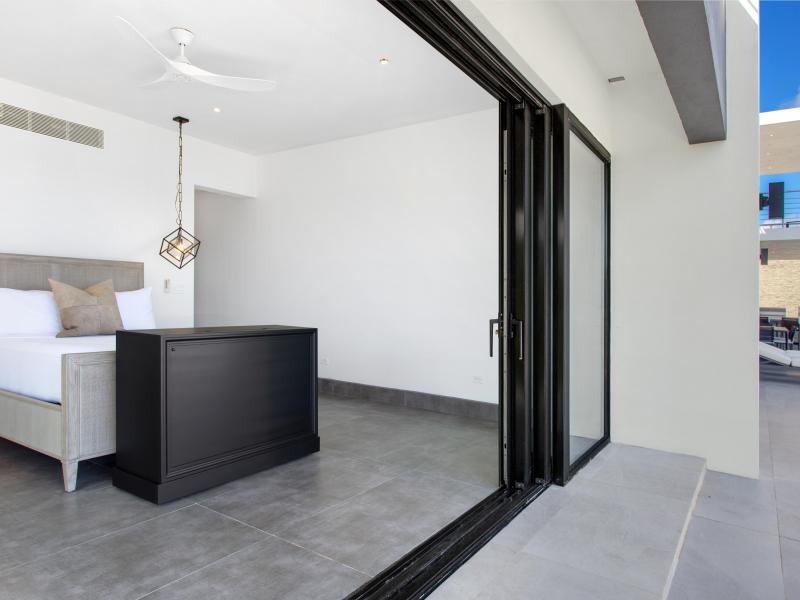 Le Rêve Bleu , Little Bay  