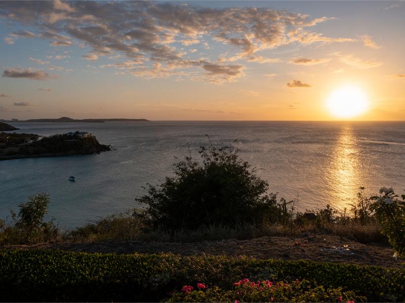 Blue Sailing , Happy Bay  