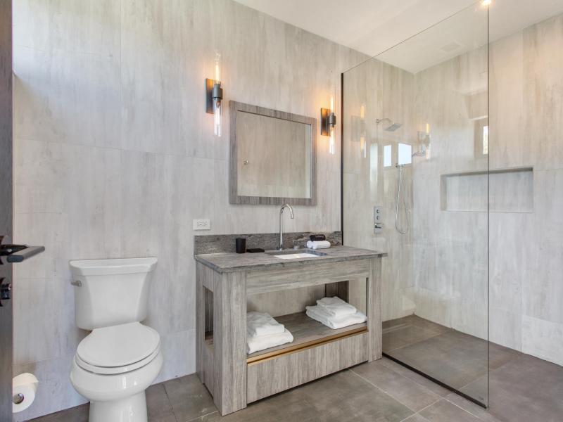 Le Rêve Bleu , Little Bay  