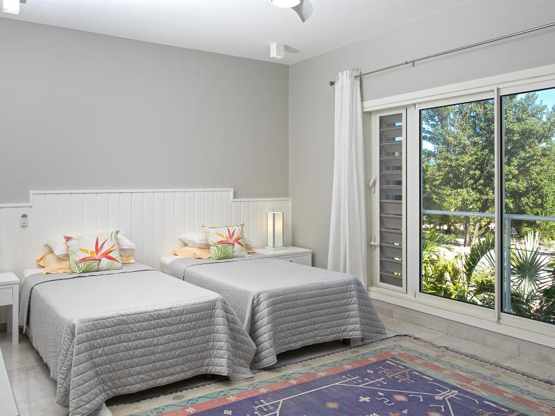 Ecume des Jours  , Terres Basses  