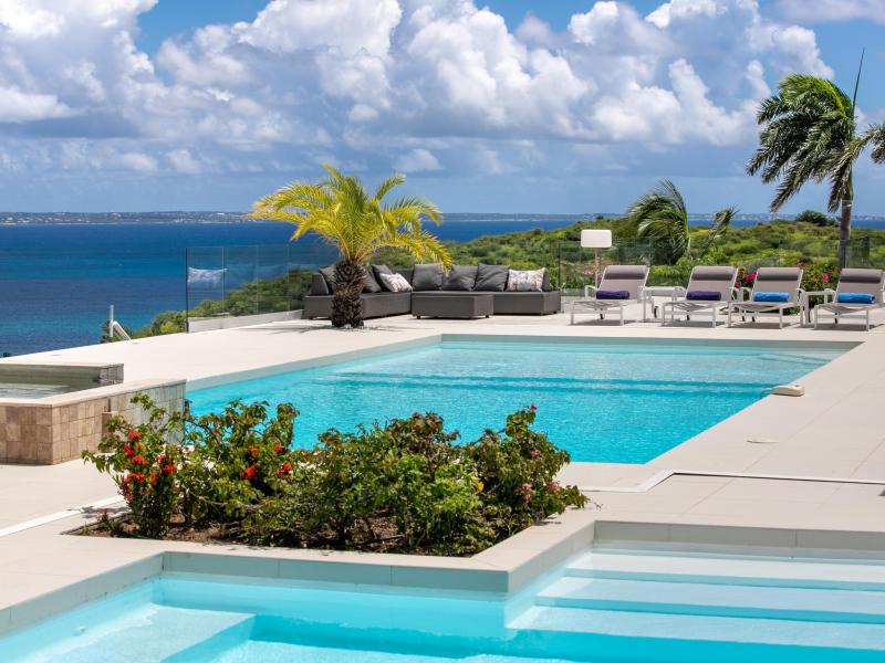 Dream in Blue , Happy Bay  