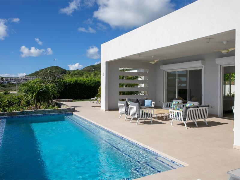 Aqua , Pelican Key St Maarten  