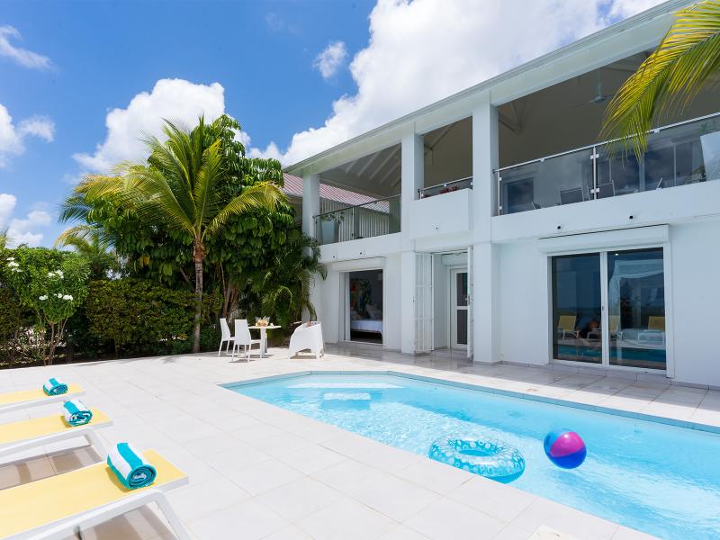 Blue Sailing , Happy Bay  