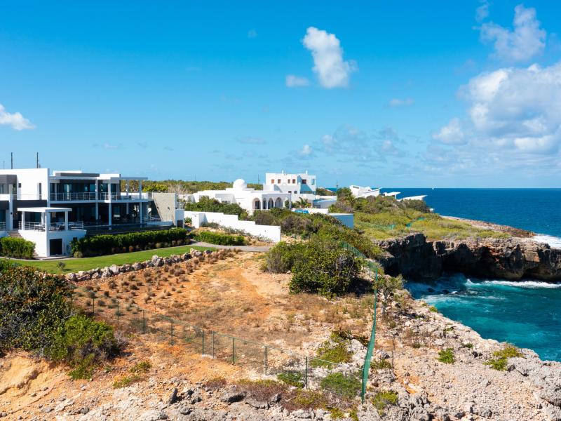 Le Rêve Bleu , Little Bay  