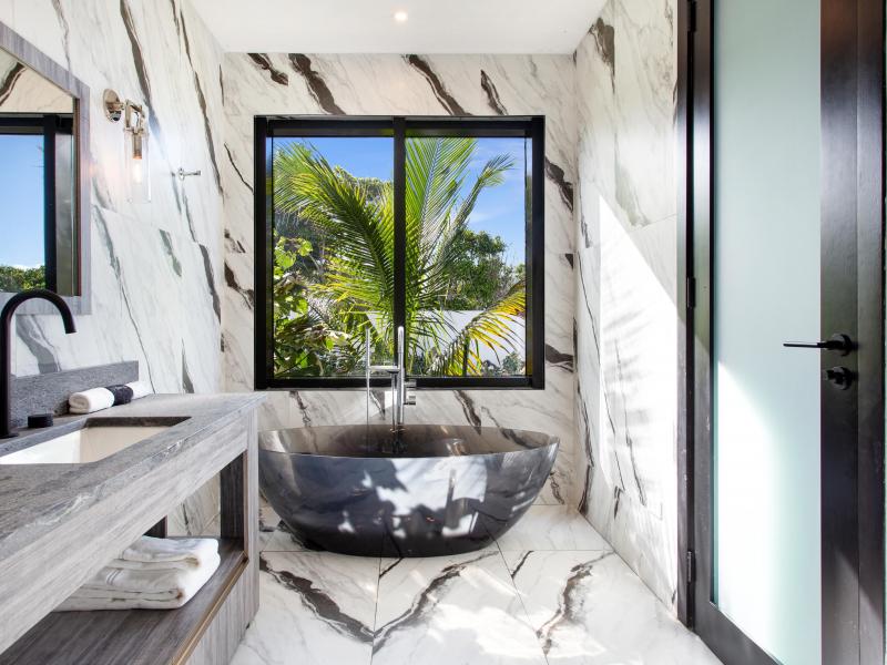 Le Rêve Bleu , Little Bay  