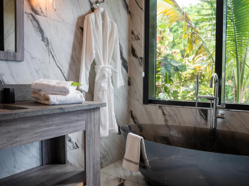 Le Rêve Bleu , Little Bay  