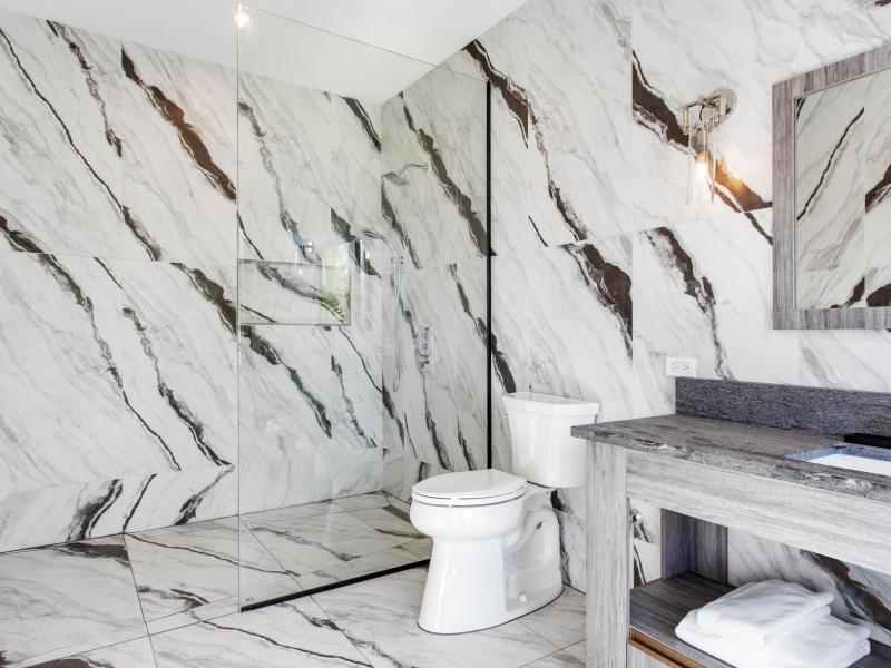 Le Rêve Bleu , Little Bay  