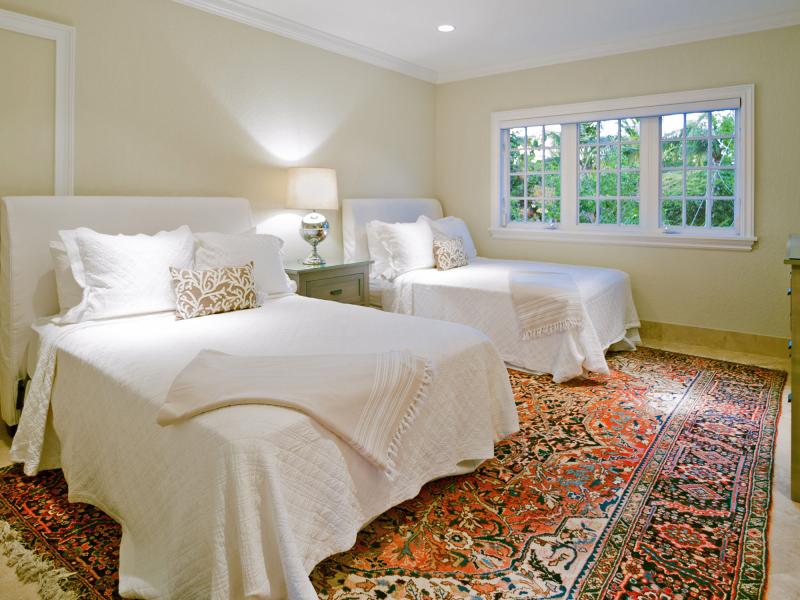 Coconut Walk , Seven Mile Beach  