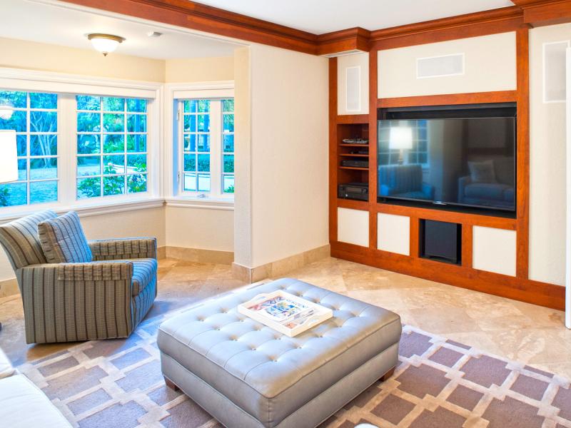 Coconut Walk , Seven Mile Beach  