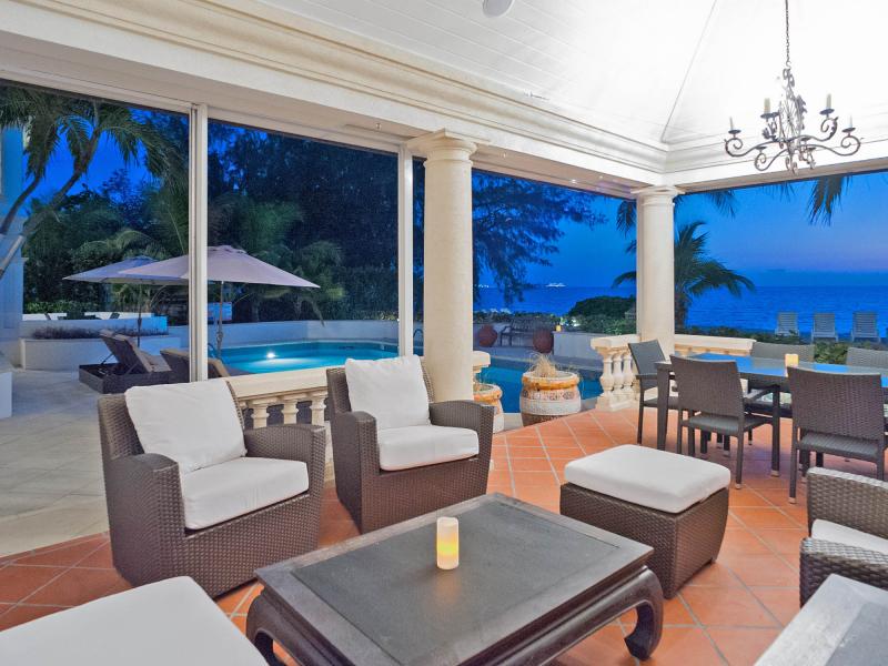 Coconut Walk , Seven Mile Beach  