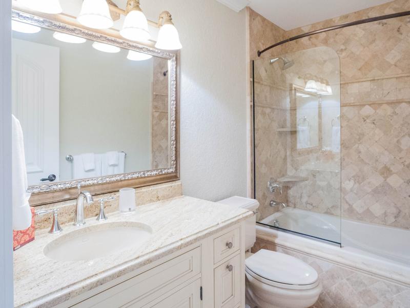 Coconut Walk , Seven Mile Beach  