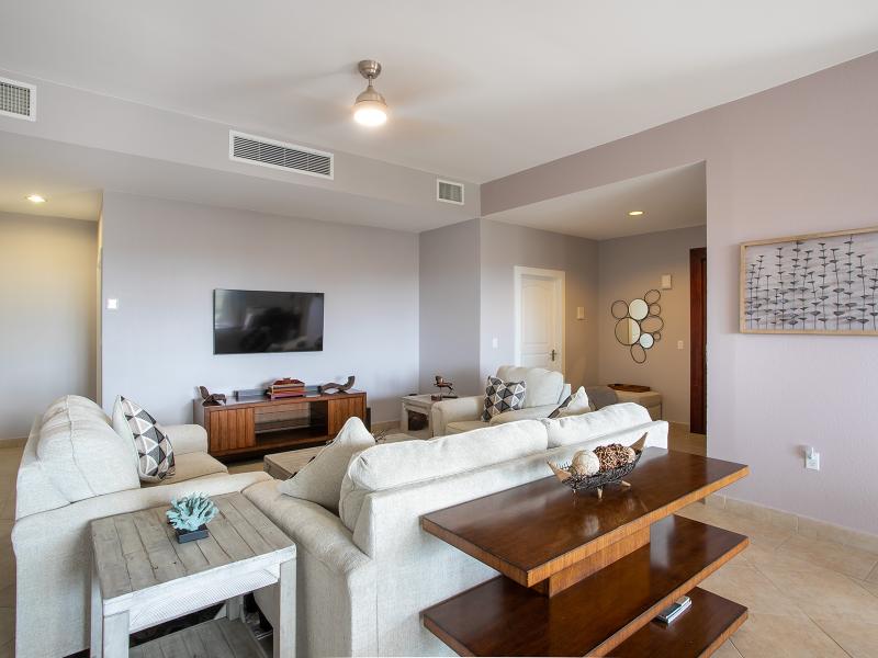 Sea Breeze , Cupecoy  