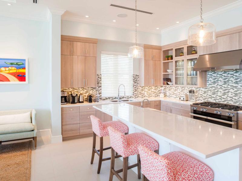 Kaia Kamina , Cayman Kai  