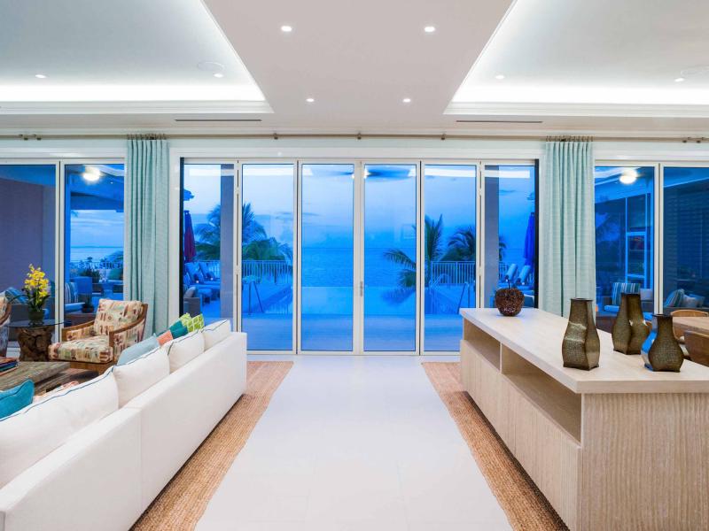 Kaia Kamina , Cayman Kai  