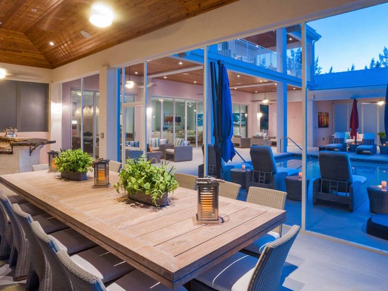 Kaia Kamina , Cayman Kai  