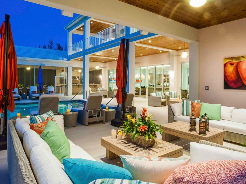 Kaia Kamina , Cayman Kai  