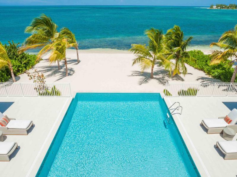 Kaia Kamina , Cayman Kai  