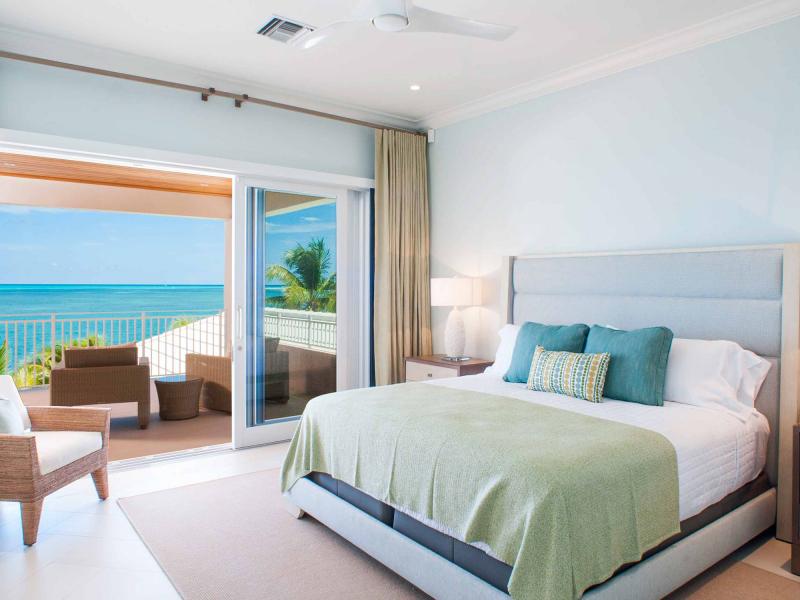 Kaia Kamina , Cayman Kai  