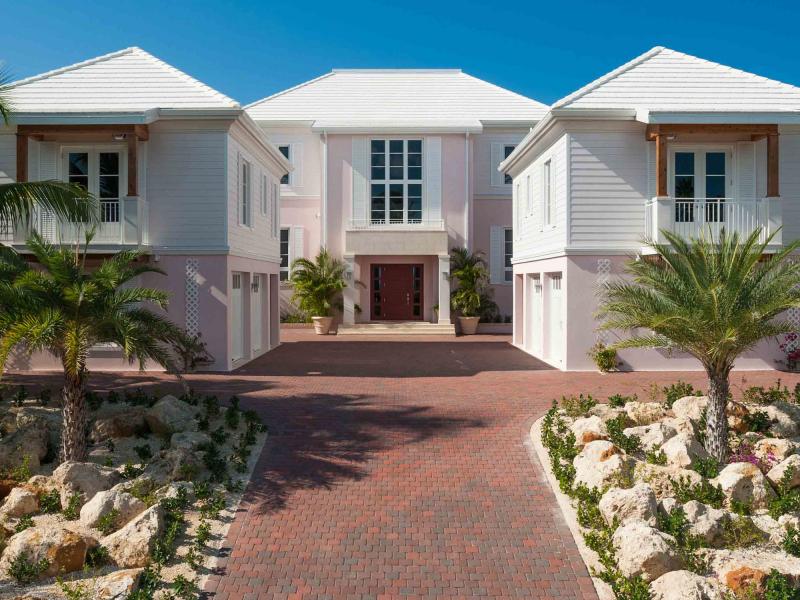 Kaia Kamina , Cayman Kai  