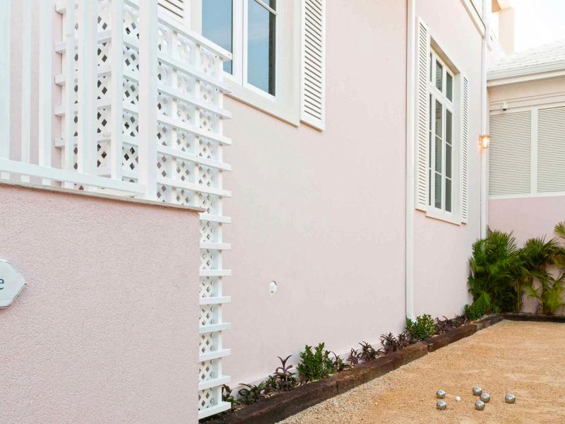 Kaia Kamina , Cayman Kai  