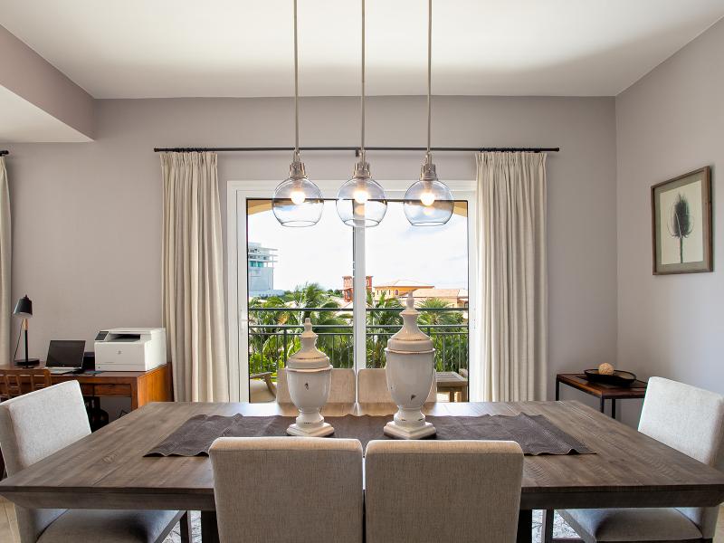 Sea Breeze , Cupecoy  