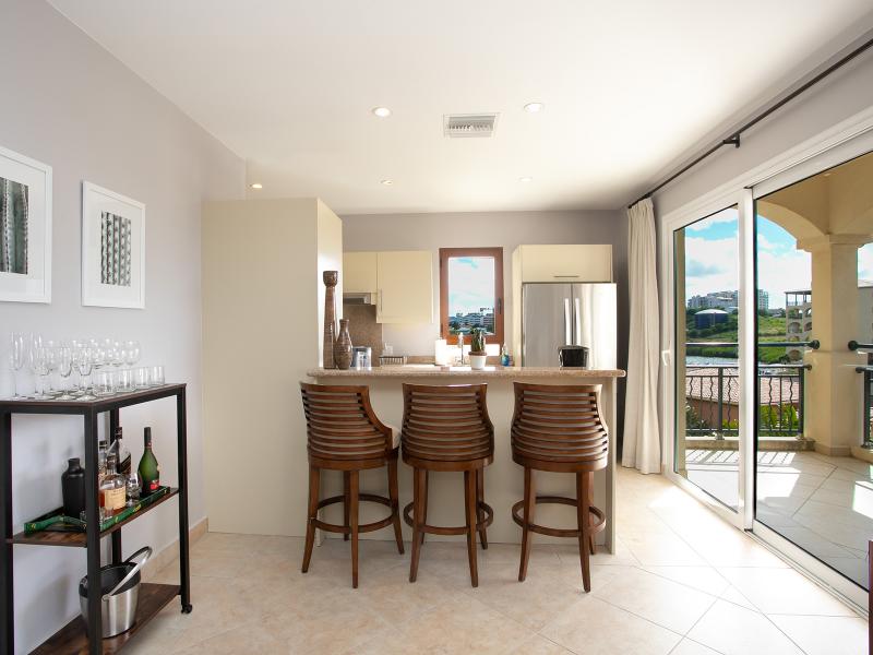 Sea Breeze , Cupecoy  