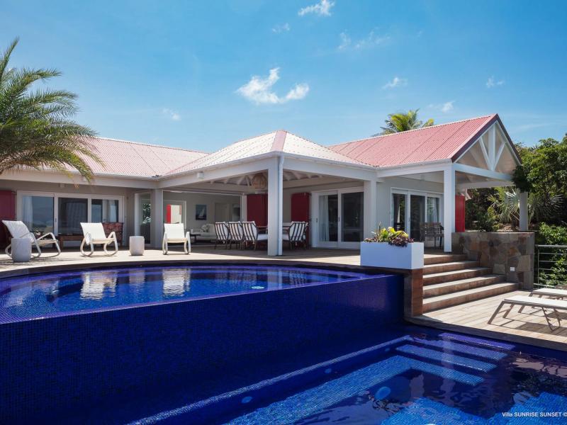 Sunrise-Sunset Villa , Point Milou  