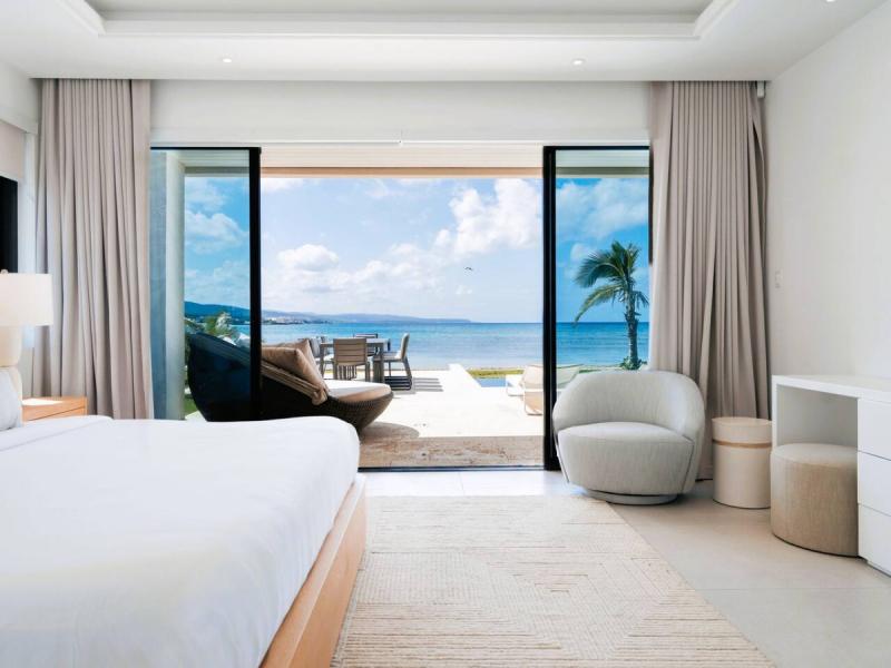 About Time - Palm Beach on Runaway Bay , Runaway Bay  