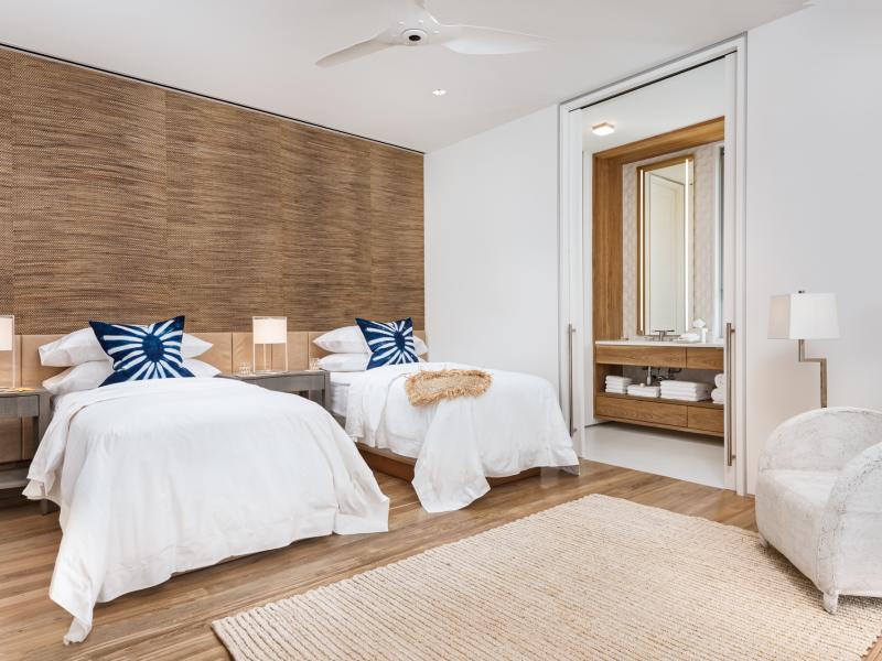 Emerald Pavilion - Beachfront , Grace Bay , Providenciales  