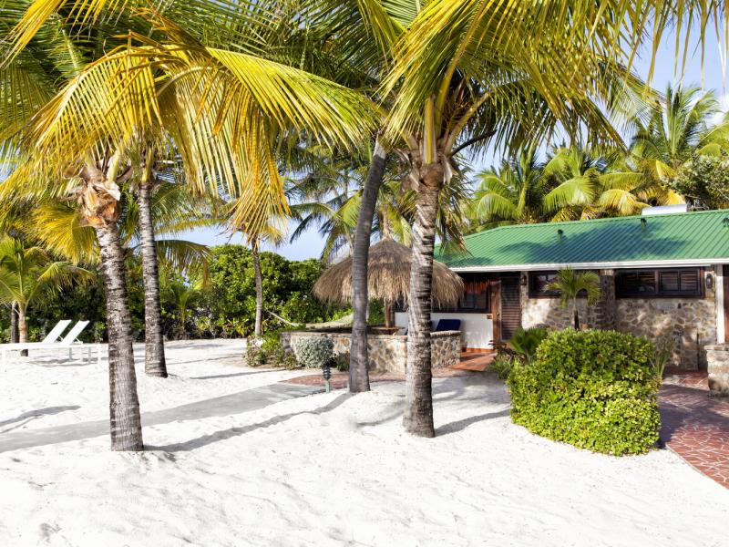 Palm Island Resort  , Palm Island  