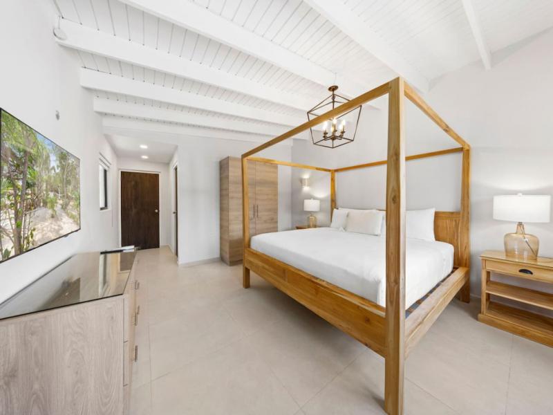 Boca Beach House ,   
