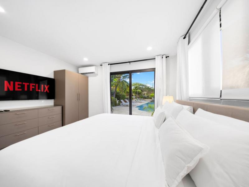 Boca Beach House ,   