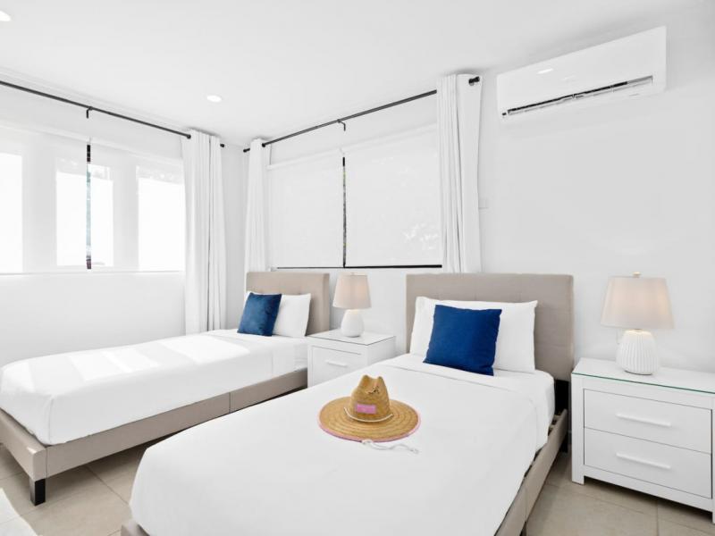 Boca Beach House ,   
