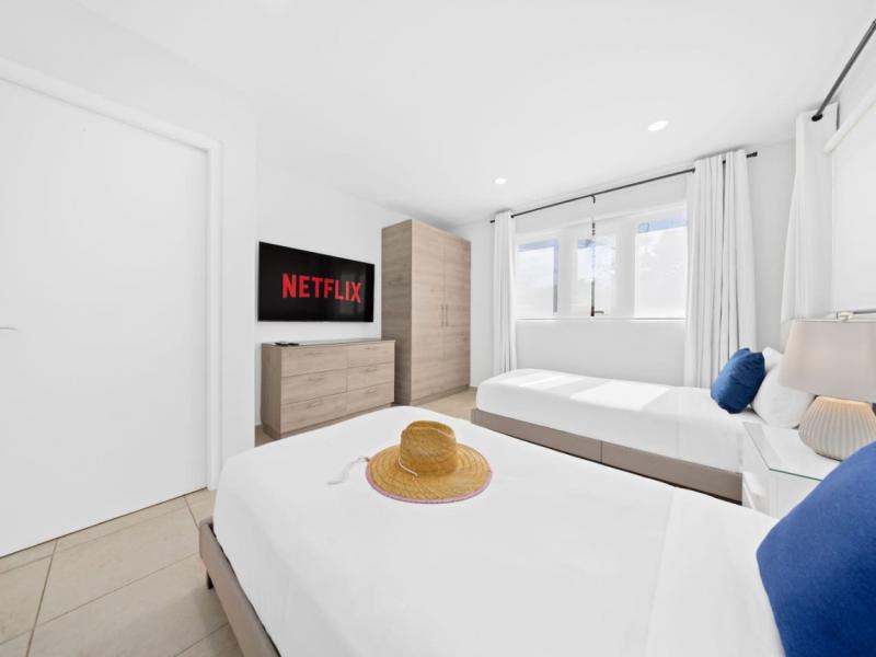 Boca Beach House ,   
