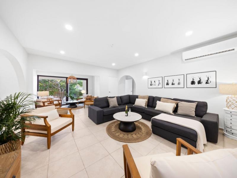 Boca Beach House ,   