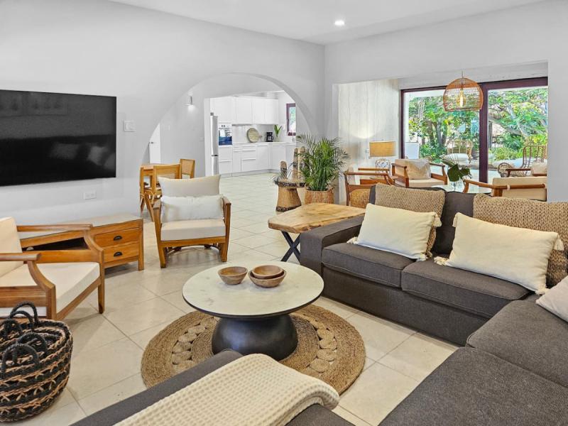 Boca Beach House ,   