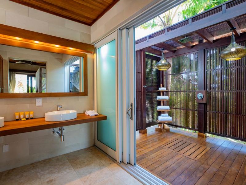 Beach Cake , Grace Bay , Turtle Cove  