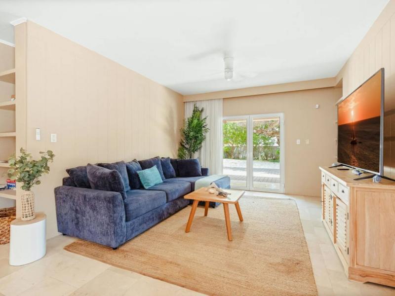 Catalina Beach House ,   