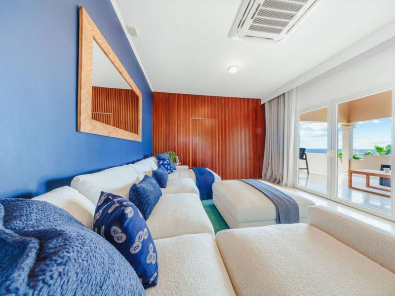 Catalina Beach House ,   