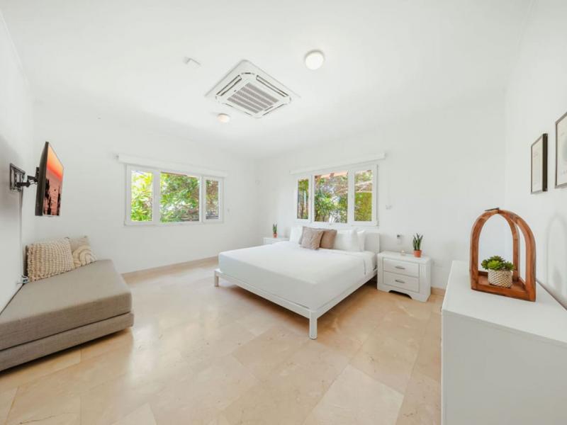Catalina Beach House ,   