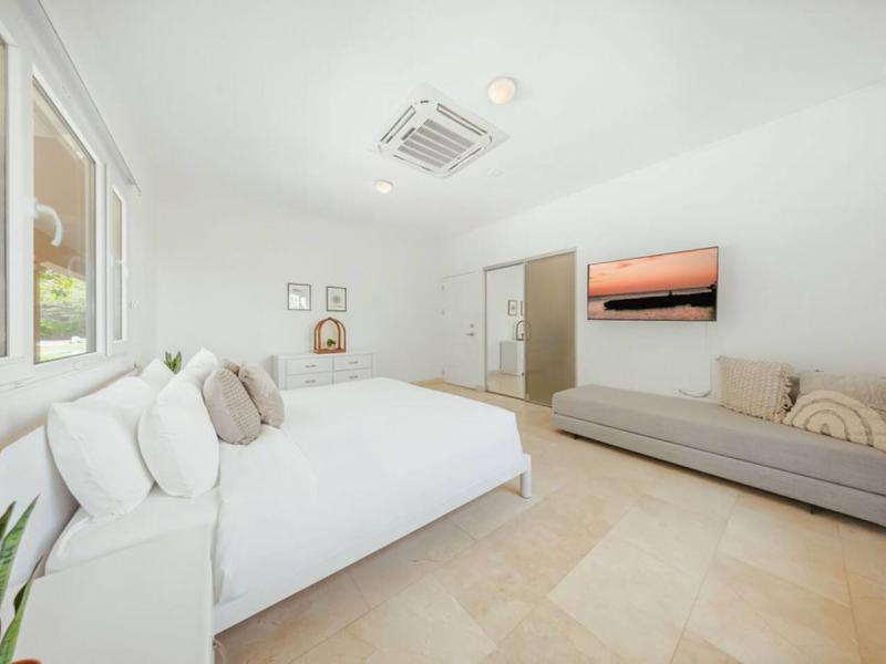 Catalina Beach House ,   